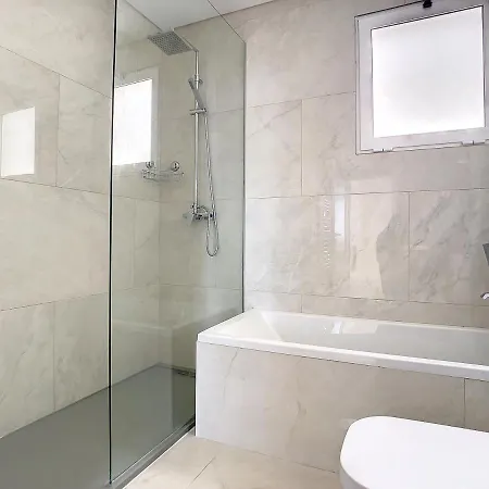 Avocado By Lovelystay * Funchal (Madeira)