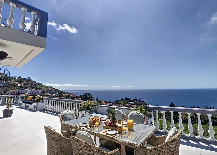 Avocado By Lovelystay * Funchal (Madeira)